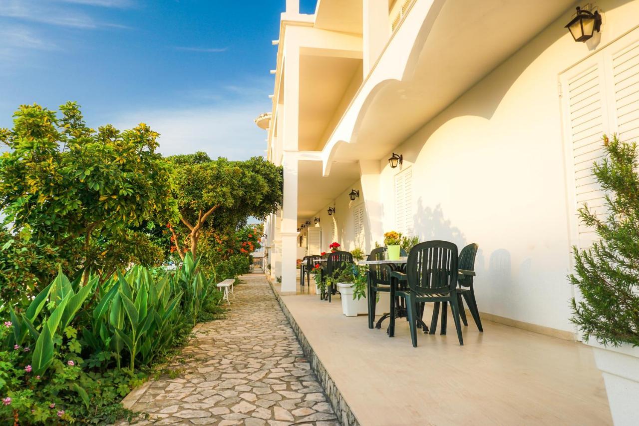 Cubaneros Hotel *