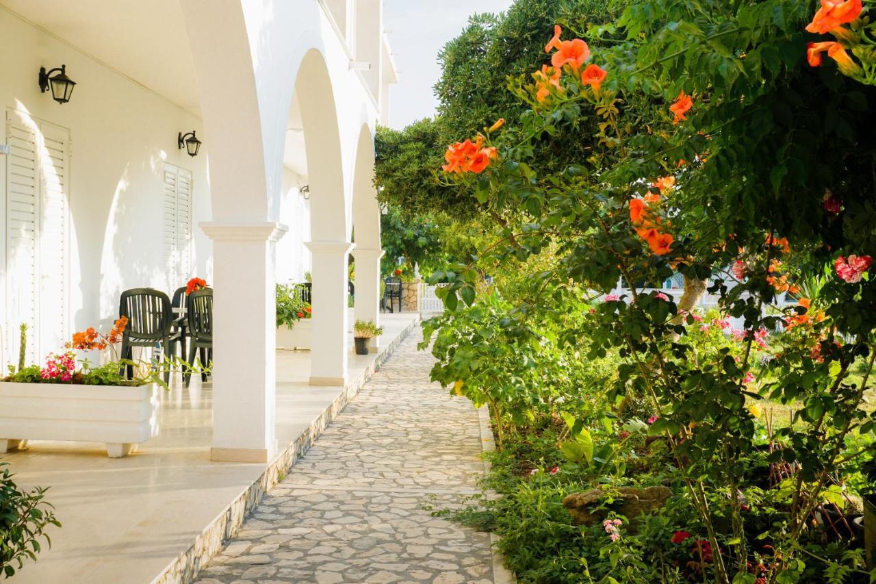 Cubaneros Hotel *